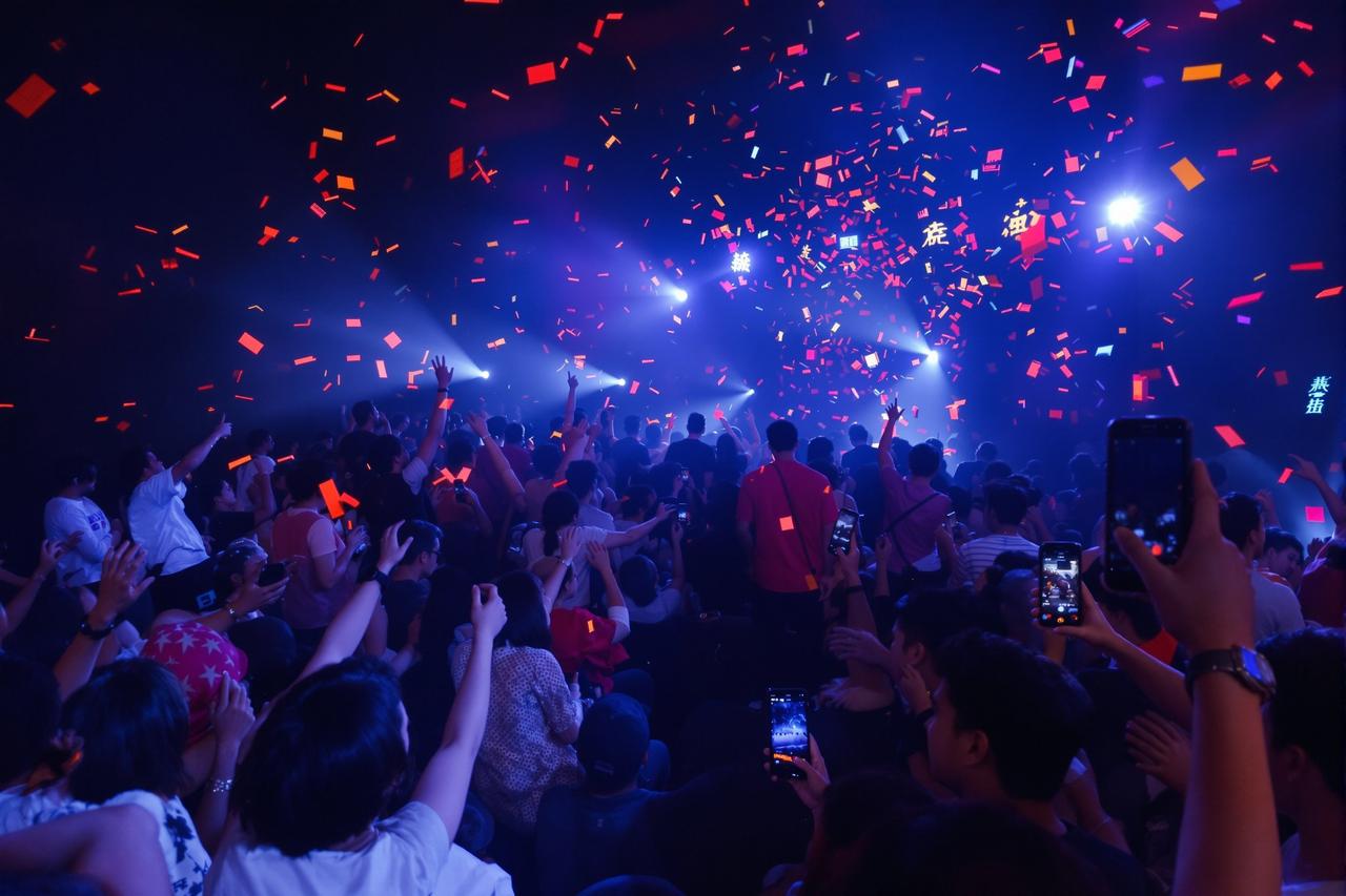 《星河漫漫》全球票房突破30亿，创做爱视频历史新高